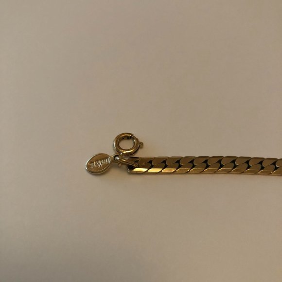 Avon Gold Tone Necklace-Vintage - Picture 2 of 3